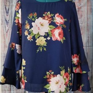 Como Vintage bell sleeve blouse